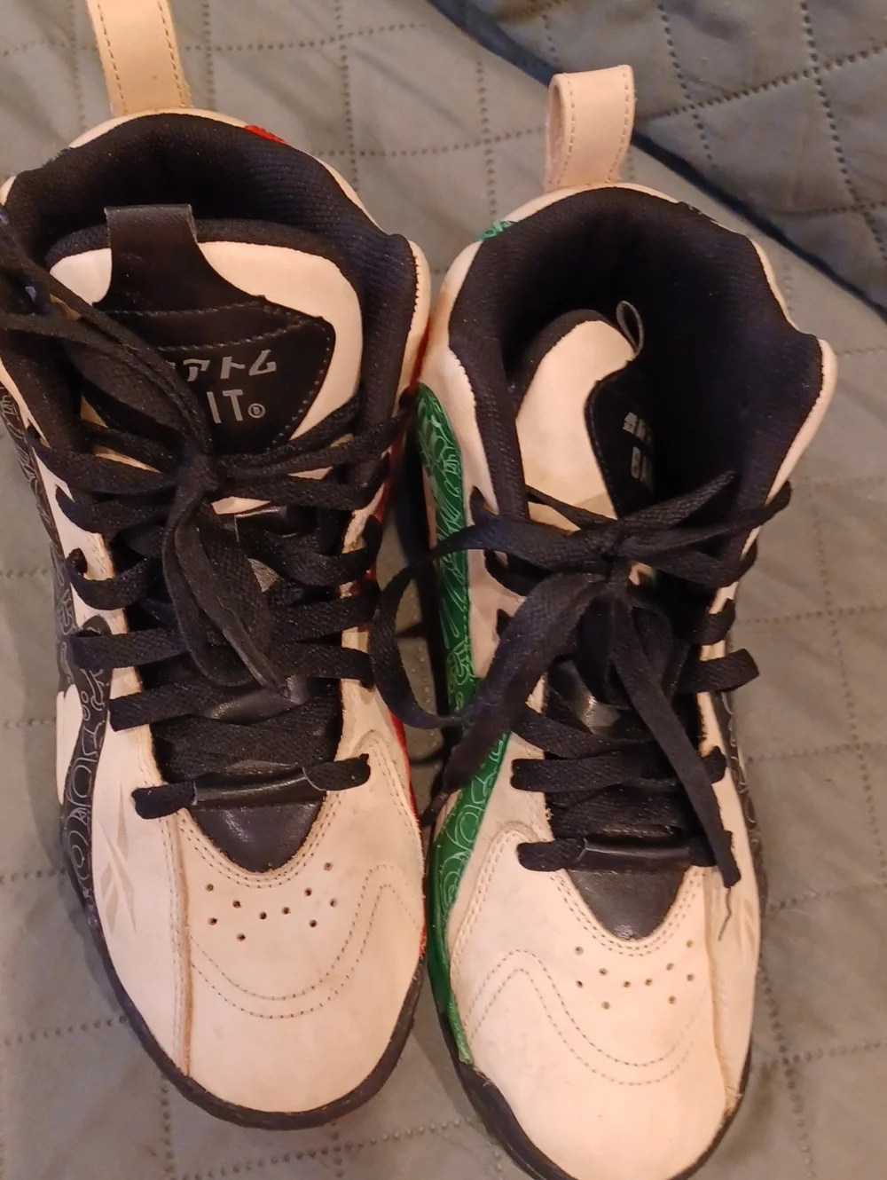 Reebox Mens White and Black High-Top Athletic Shoes with Green Accent Sz 8
